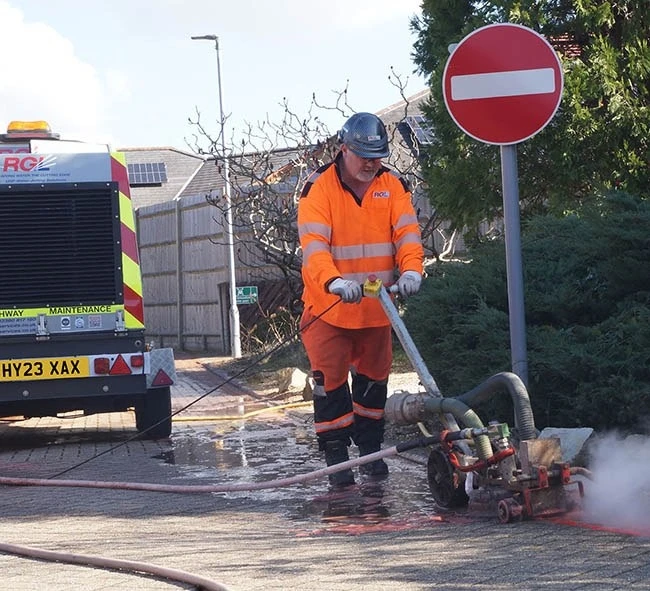 Trace-free runway marking removal using UHP water jetting on UK airport pavement RGL Services