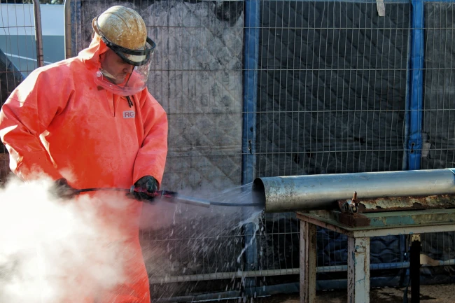 UHP water jetting cleaning chemical storage tank paint manufacturing plant
